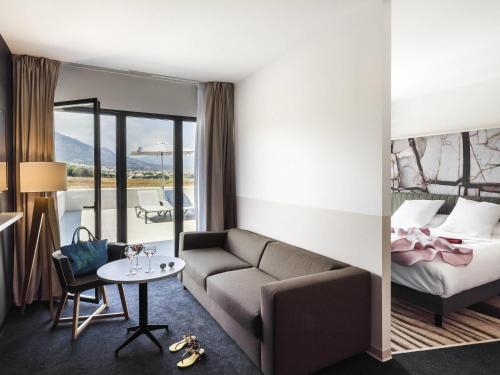 SUITE JUNIOR CON CAMA DOBLE Y BALCÓN del hotel Mercure and Spa Bastia Biguglia