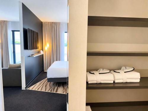 SUITE JUNIOR CON CAMA DOBLE Y BALCÓN del hotel Mercure and Spa Bastia Biguglia. Foto 6