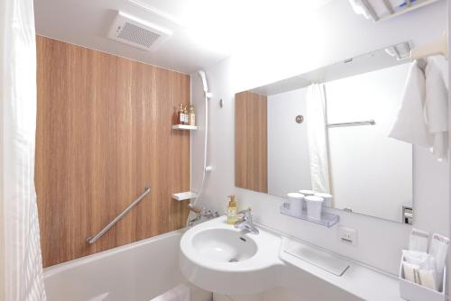 Habitación Doble Estándar del hotel Shinsaibashi Grand Osaka. Foto 9
