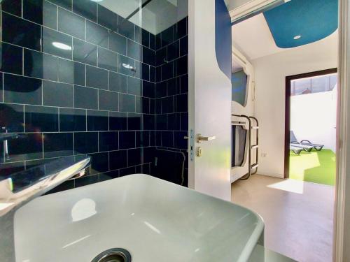 Suite Cápsula con terraza del hotel Atypicap Capsule. Foto 14