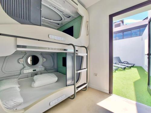 Suite Cápsula con terraza del hotel Atypicap Capsule. Foto 15