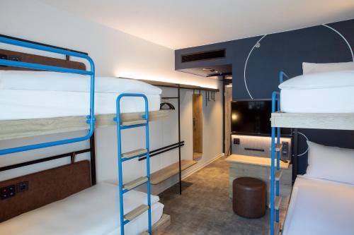 Habitación cuádruple del hotel H2 Budapest. Foto 1