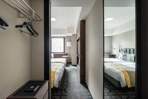 Habitación Doble Estándar - 2 camas del hotel The Royal Park Canvas Osaka Kitahama. Foto 8
