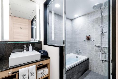Habitación Doble Deluxe (3 camas) - No fumadores del hotel The Royal Park Canvas Osaka Kitahama. Foto 5