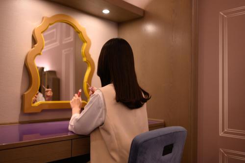 Suite del hotel The Royal Park Canvas Osaka Kitahama. Foto 9