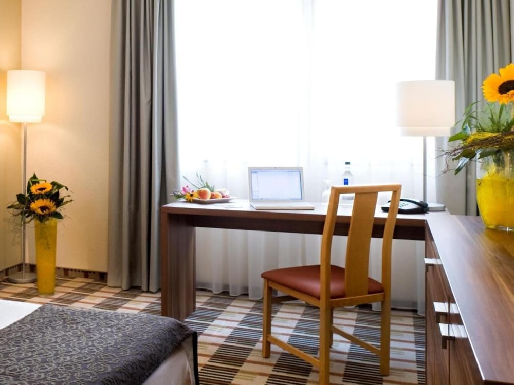 Habitación Triple Estándar del hotel Mercure Saarbrücken Süd. Foto 2
