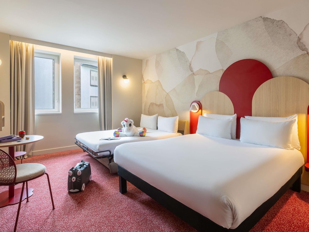 Habitación Comfort: 1 cama queen size y 1 sofá cama del hotel Ibis Styles Strasbourg Centre République. Foto 4