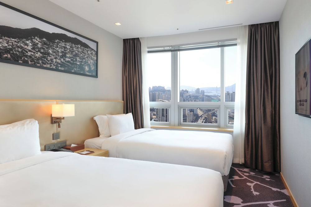 Habitación triple Deluxe (Avani) del hotel Avani Central Busan. Foto 1