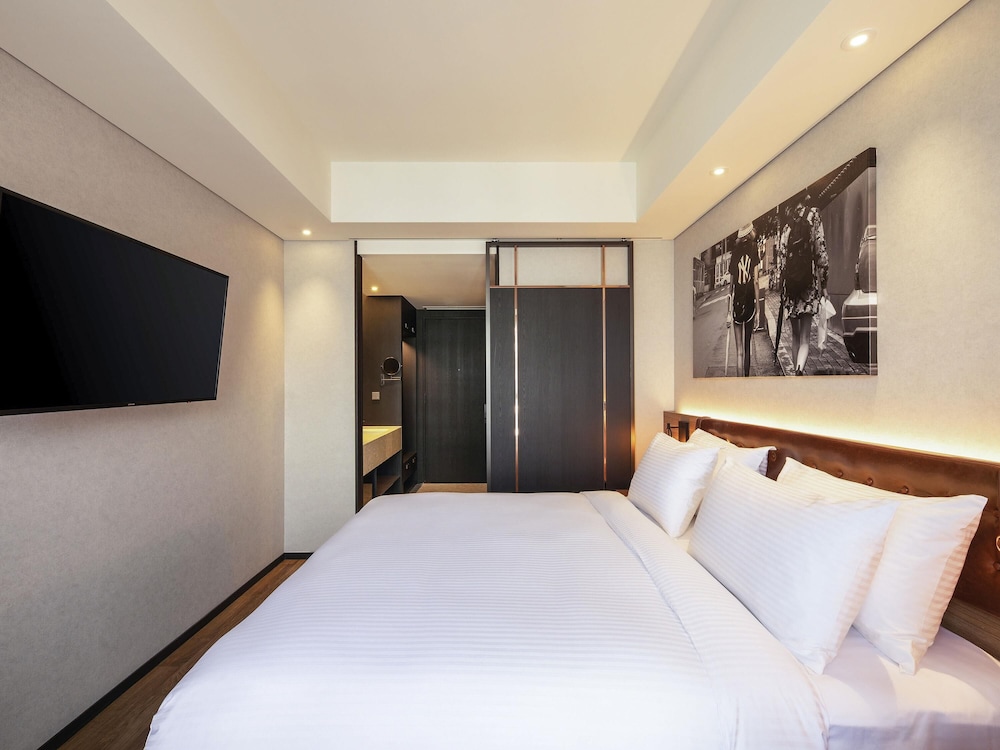 HABITACIÓN SUPERIOR, 1 Cama King del hotel Mercure Ambassador Seoul Hongdae. Foto 3