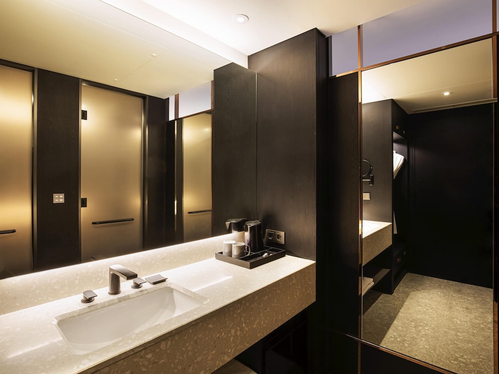 Habitación superior, 3 camas individuales del hotel Mercure Ambassador Seoul Hongdae. Foto 2