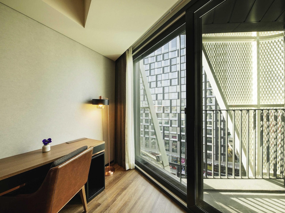 Habitación Superior Deluxe, 1 cama King con balcón del hotel Mercure Ambassador Seoul Hongdae. Foto 4