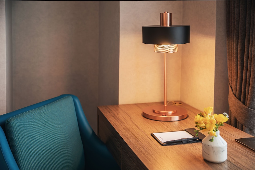 Habitación Superior Deluxe, 2 camas individuales con balcón del hotel Mercure Ambassador Seoul Hongdae. Foto 6