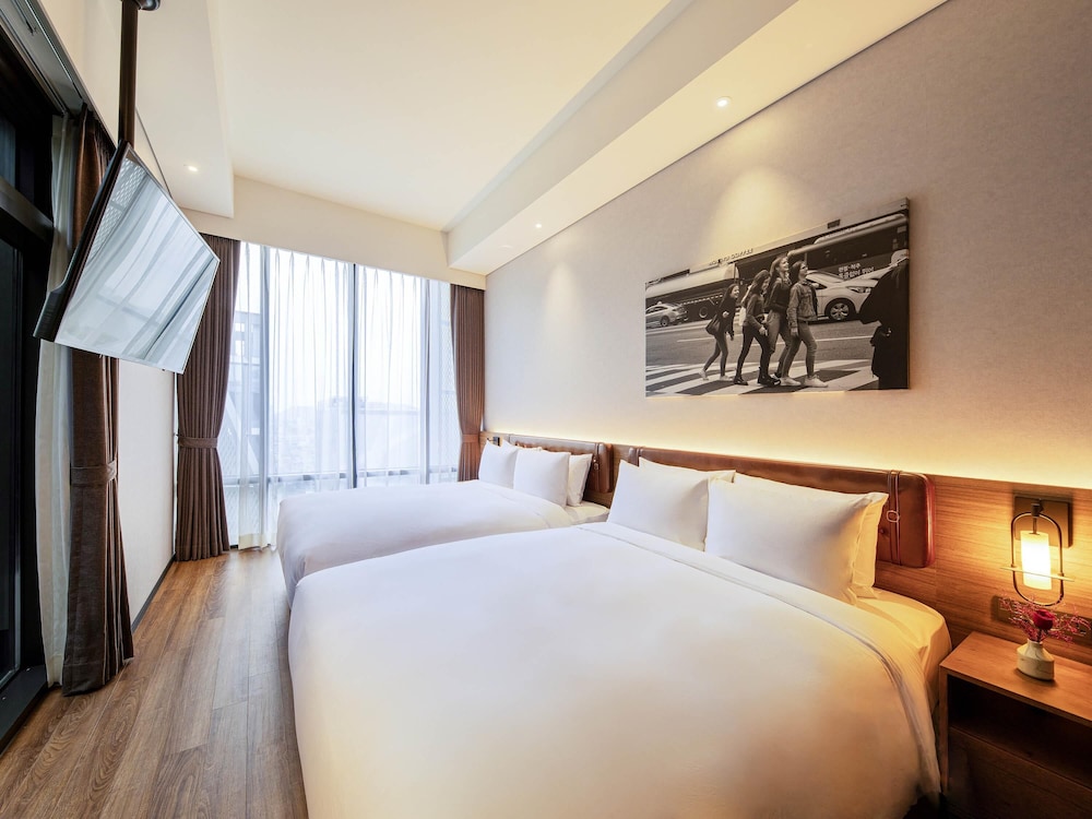 Suite Junior, 2 camas Queen con terraza de baño al aire libre del hotel Mercure Ambassador Seoul Hongdae