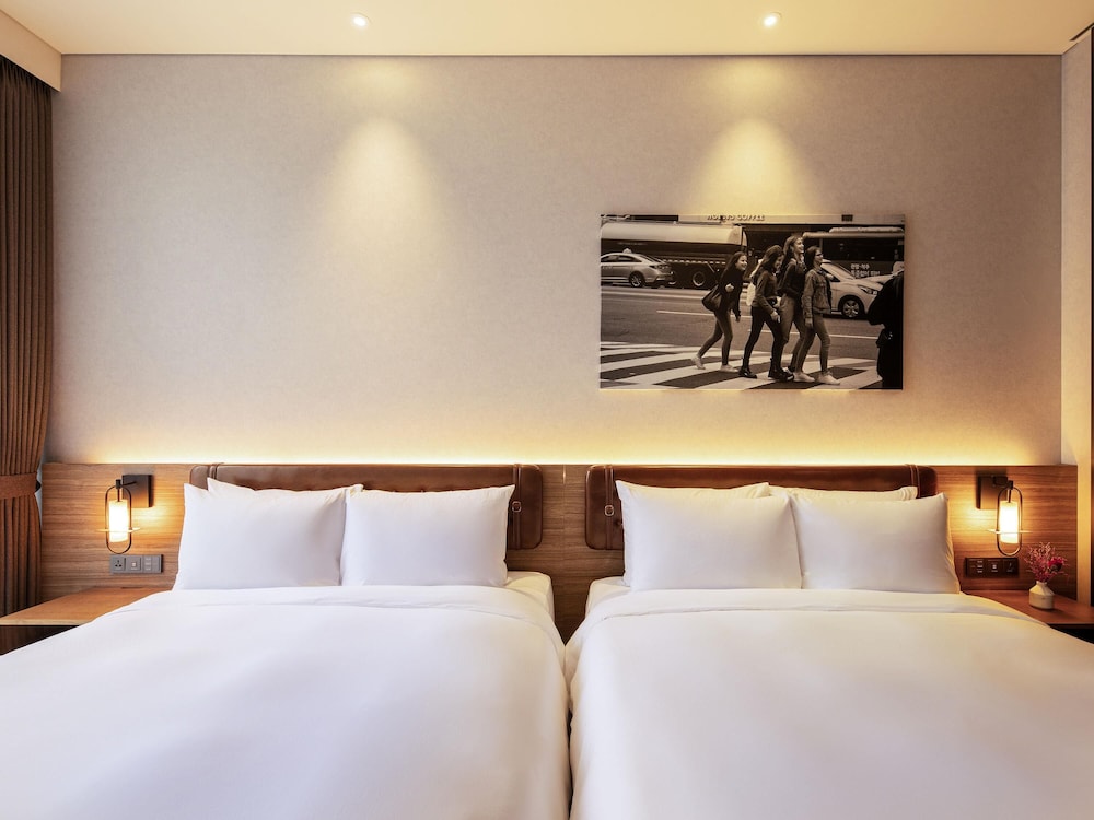 Suite Junior, 2 camas Queen con terraza de baño al aire libre del hotel Mercure Ambassador Seoul Hongdae. Foto 3