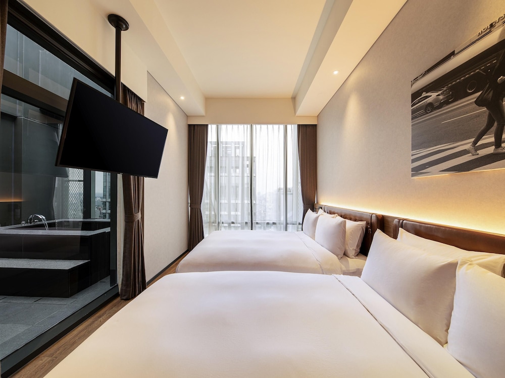 Suite Junior, 2 camas Queen con terraza de baño al aire libre del hotel Mercure Ambassador Seoul Hongdae. Foto 5