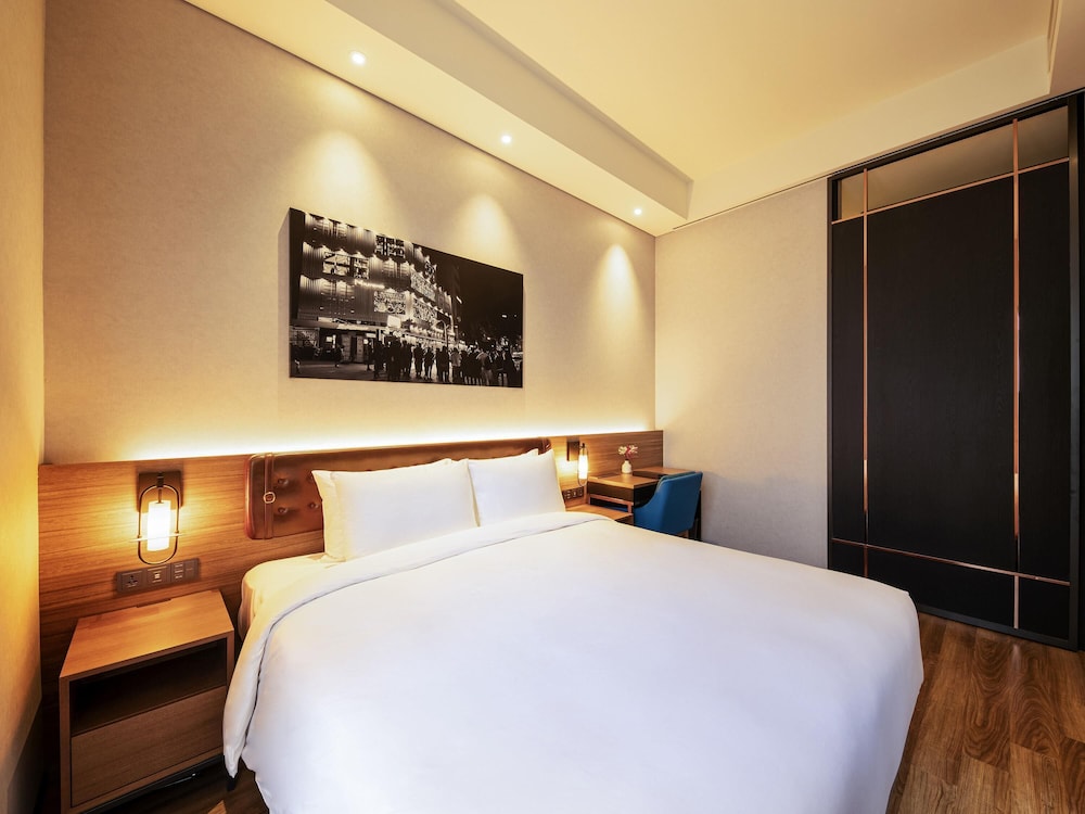 Suite Junior, 1 cama King con terraza de baño al aire libre del hotel Mercure Ambassador Seoul Hongdae. Foto 5