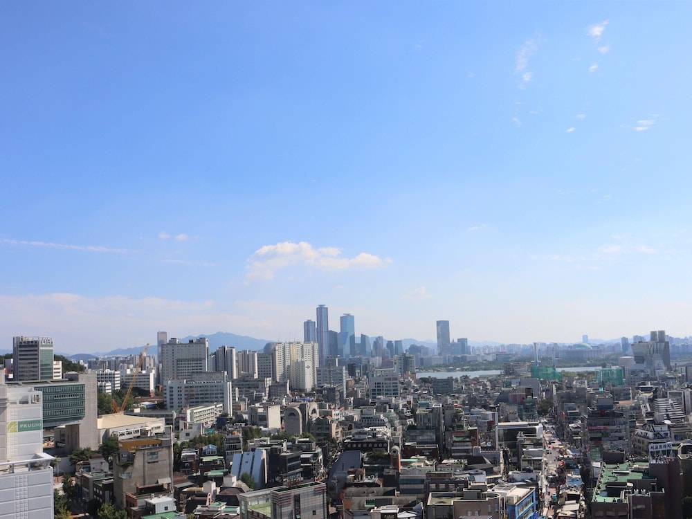 Suite Junior, 1 cama King con terraza de baño al aire libre del hotel Mercure Ambassador Seoul Hongdae. Foto 6