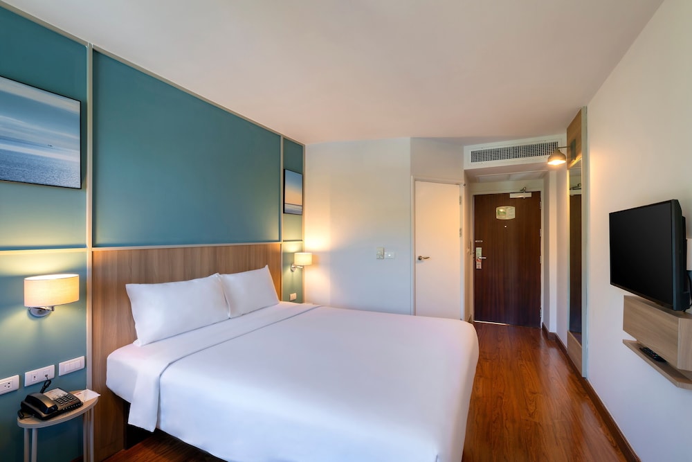 HABITACIÓN SUPERIOR, 1 CAMA QUEEN del hotel Ibis Phuket Patong - Sha Extra Plus. Foto 1