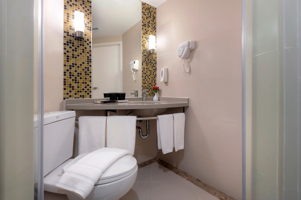 HABITACIÓN SUPERIOR, 1 CAMA QUEEN del hotel Ibis Phuket Patong - Sha Extra Plus. Foto 7