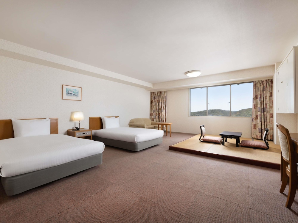 Habitación Clásica Twin Comfort, estilo japonés - occidental, vistas a la montaña del hotel Mercure Wakayama Kushimoto Resort and Spa