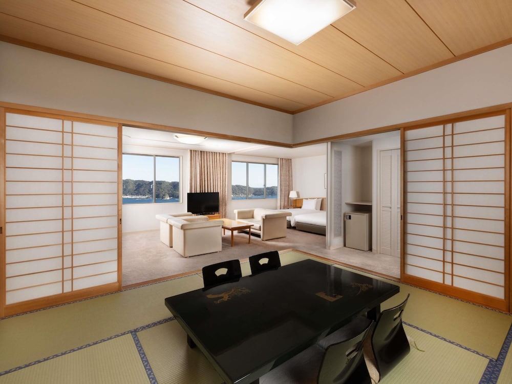 Suite Clásica con 2 camas individuales del hotel Mercure Wakayama Kushimoto Resort and Spa