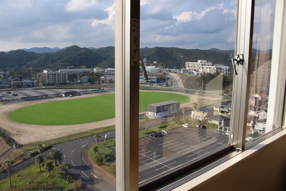 Habitación Clásica con 2 camas individuales y 1 sofá - cama, Vistas a la montaña del hotel Mercure Wakayama Kushimoto Resort and Spa. Foto 10