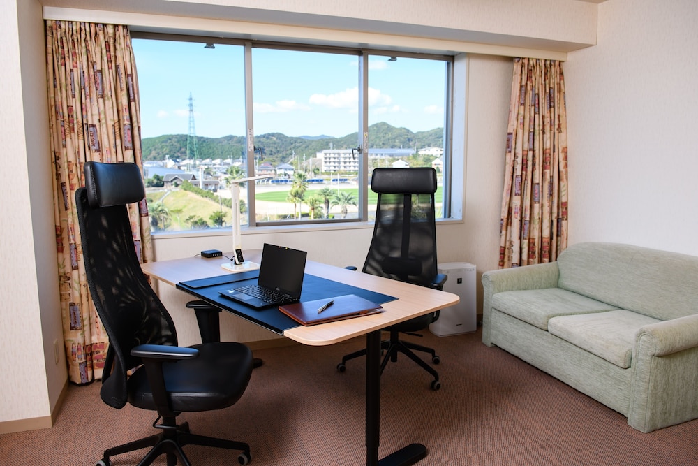 Habitación Clásica con 2 camas individuales, habitación de negocios del hotel Mercure Wakayama Kushimoto Resort and Spa. Foto 9