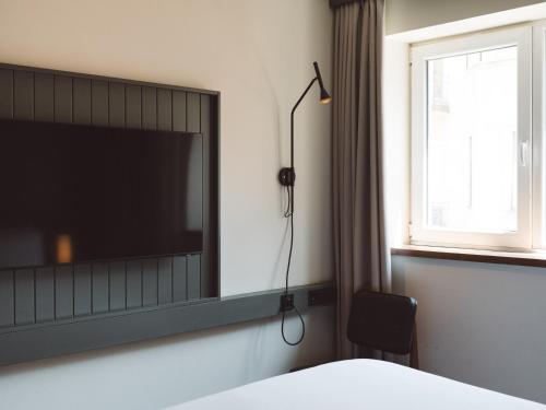 Habitación Doble Estándar del hotel The Honest Budapest by chic&basic. Foto 1