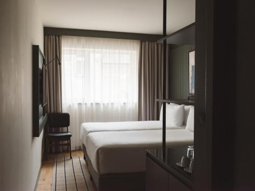 Habitación Doble Estándar del hotel The Honest Budapest by chic&basic. Foto 5