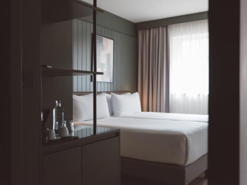 Habitación Doble Estándar del hotel The Honest Budapest by chic&basic. Foto 6