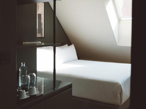 Habitación Doble Pequeña del hotel The Honest Budapest by chic&basic. Foto 1