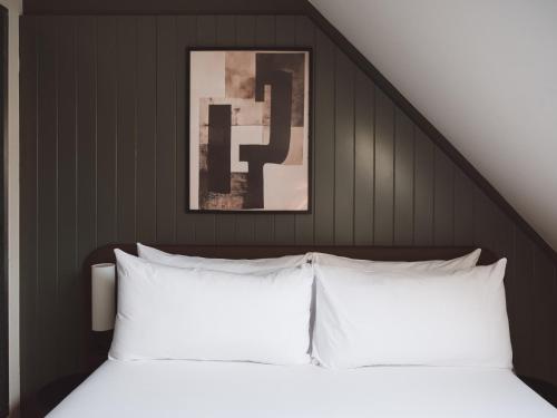Habitación Doble Pequeña del hotel The Honest Budapest by chic&basic. Foto 4