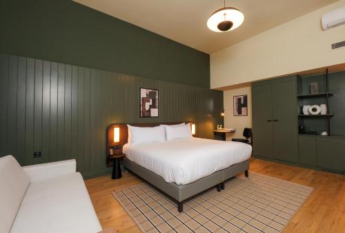 Habitación Doble Superior del hotel The Honest Budapest by chic&basic. Foto 3