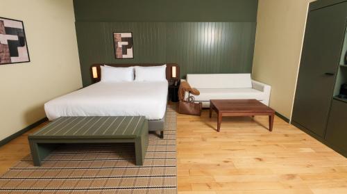 Habitación Doble Superior del hotel The Honest Budapest by chic&basic. Foto 6