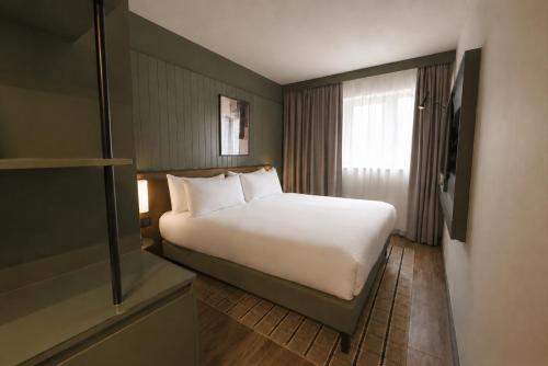 Habitación Doble Estándar del hotel The Honest Budapest by chic&basic. Foto 1