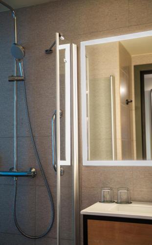 Habitación Doble Pequeña del hotel The Honest Budapest by chic&basic. Foto 4