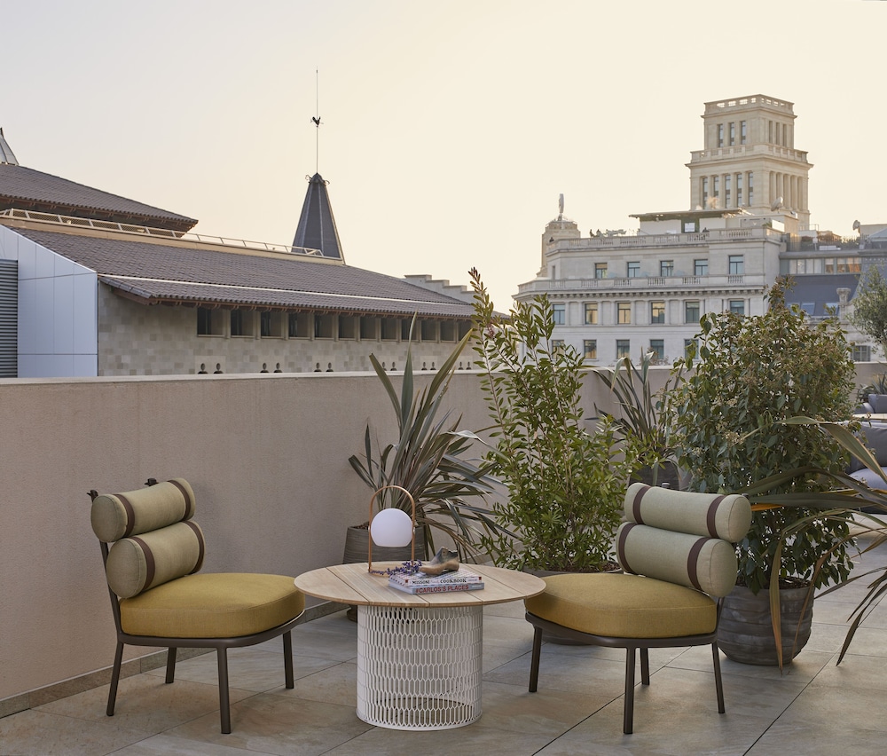 Superior ME con terraza y vistas a la ciudad del hotel ME Barcelona. Foto 1