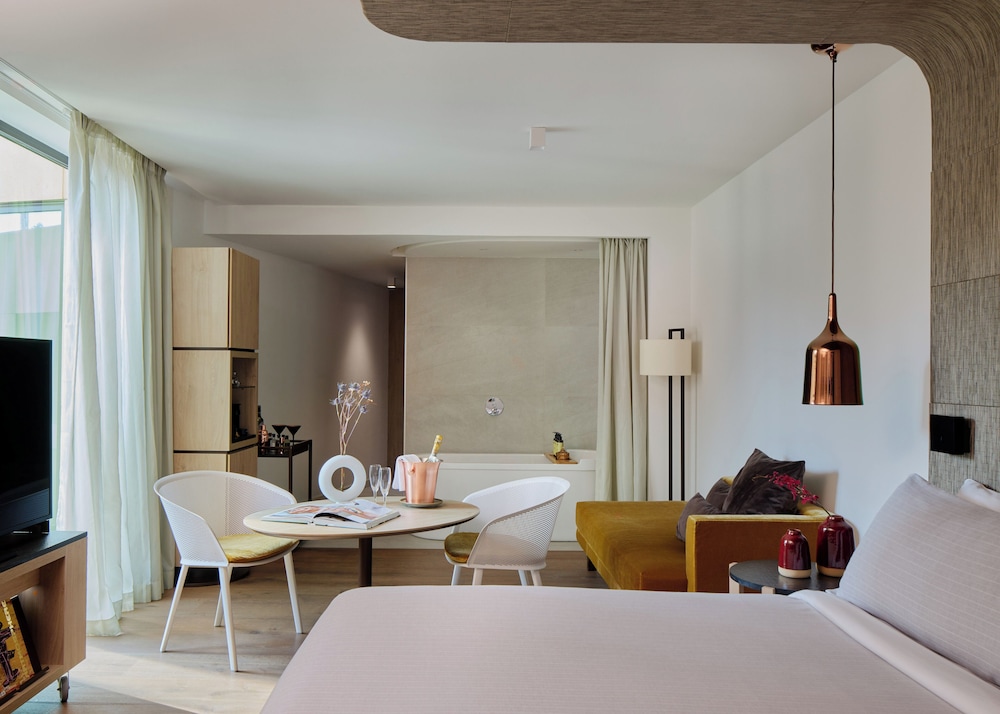 Extra ME+ Junior Suite del hotel ME Barcelona