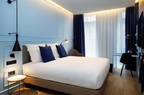 Habitación Doble Clásica con vistas al jardín del hotel Mercure Porto Centro Aliados. Foto 7