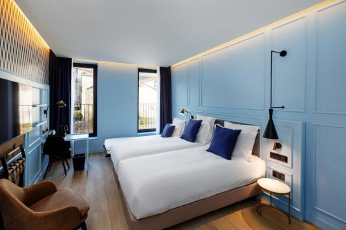 Habitación Doble Clásica con sofá cama y vistas al jardín - 2 camas del hotel Mercure Porto Centro Aliados. Foto 7