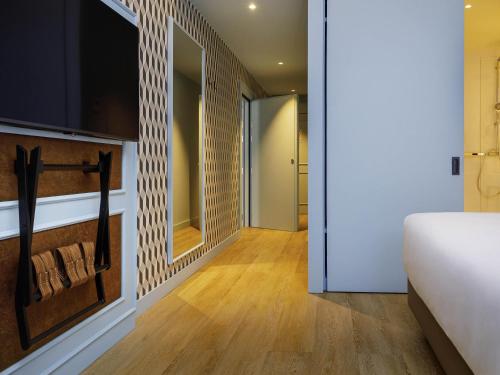 Habitación Clásica Comunicada - 1 cama doble y 2 individuales del hotel Mercure Porto Centro Aliados. Foto 4