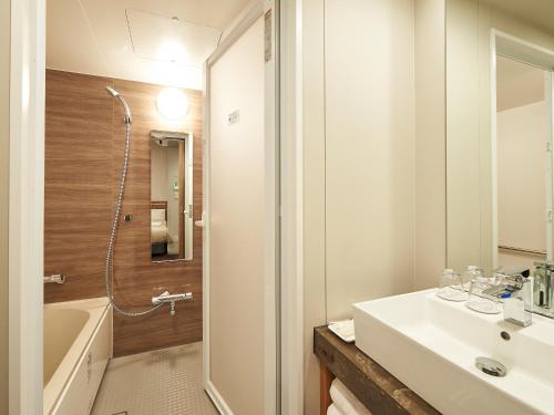 Habitación Triple Superior - No fumadores del hotel Sotetsu Fresa Inn Hiroshima. Foto 3