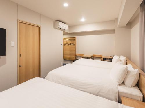Habitación Triple Superior - No fumadores del hotel Sotetsu Fresa Inn Hiroshima. Foto 5