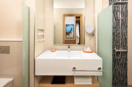 Habitación Familiar - 2 camas dobles del hotel Centara Mirage Beach Resort Dubai