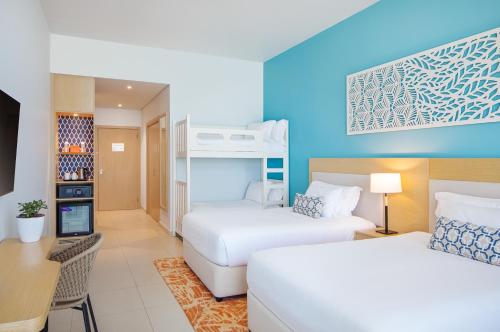 Habitación Familiar Mirage con literas del hotel Centara Mirage Beach Resort Dubai. Foto 1