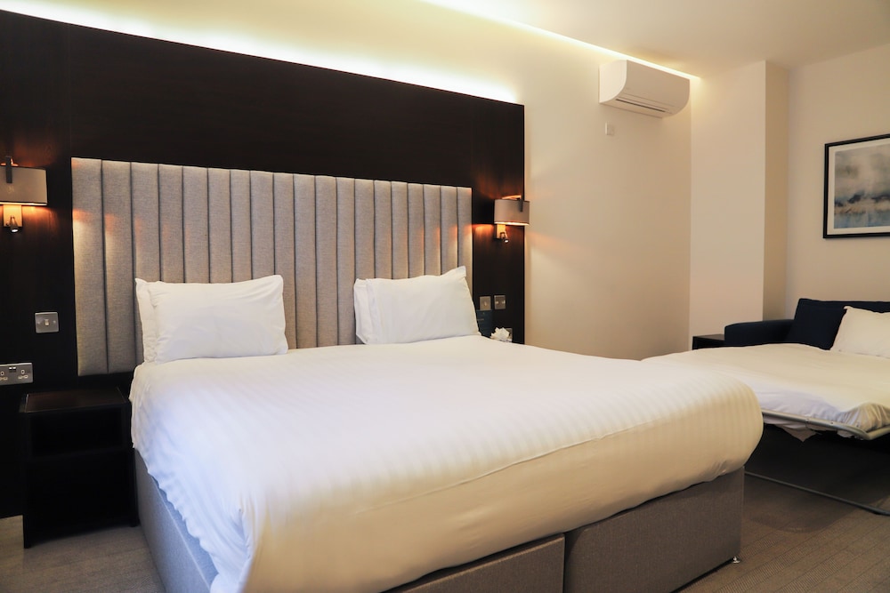 Habitación familiar, varias camas del hotel Rove London Paddington. Foto 1