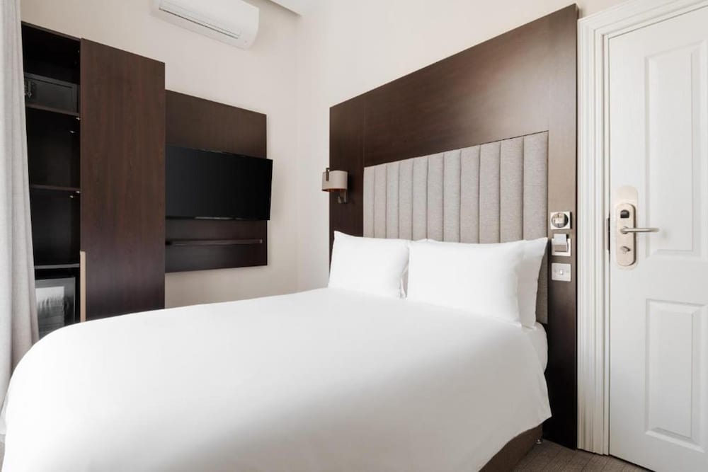 Habitación estándar con 1 cama doble o 2 individuales del hotel Rove London Paddington. Foto 1