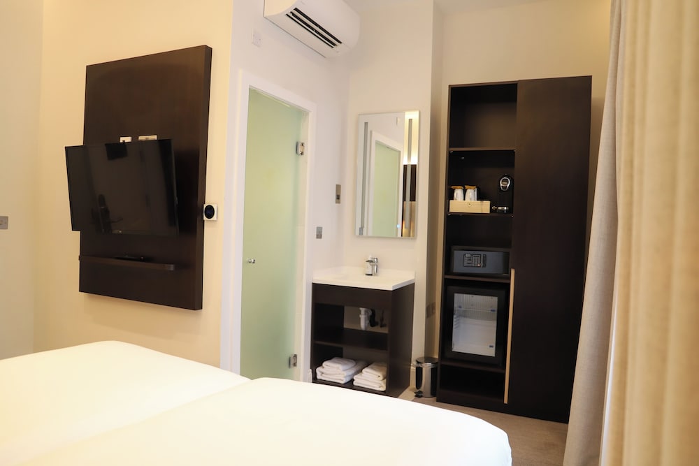 Habitación estándar con 1 cama doble o 2 individuales del hotel Rove London Paddington. Foto 8