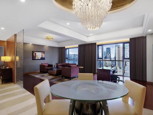 Suite Ejecutiva del hotel Swissotel Grand Shanghai. Foto 3