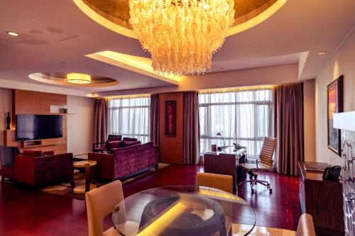 Suite Ejecutiva del hotel Swissotel Grand Shanghai. Foto 7